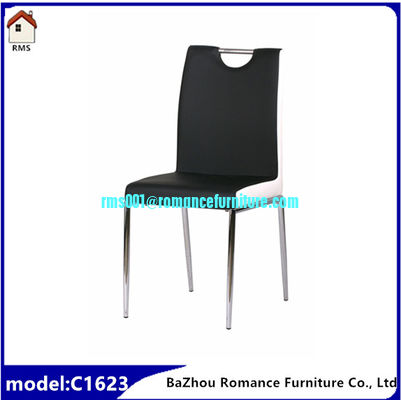 Silla de comedor C1623 con 4 patas cromadas y tapizado en cuero suave