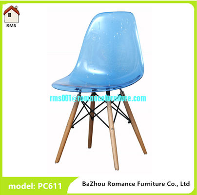 Silla de plástico transparente para PC popular con patas de madera PC611