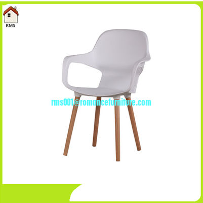 Silla de ocio con patas de madera de fábrica china y brazos de plástico PC613