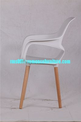 Silla de ocio con patas de madera de fábrica china y brazos de plástico PC613